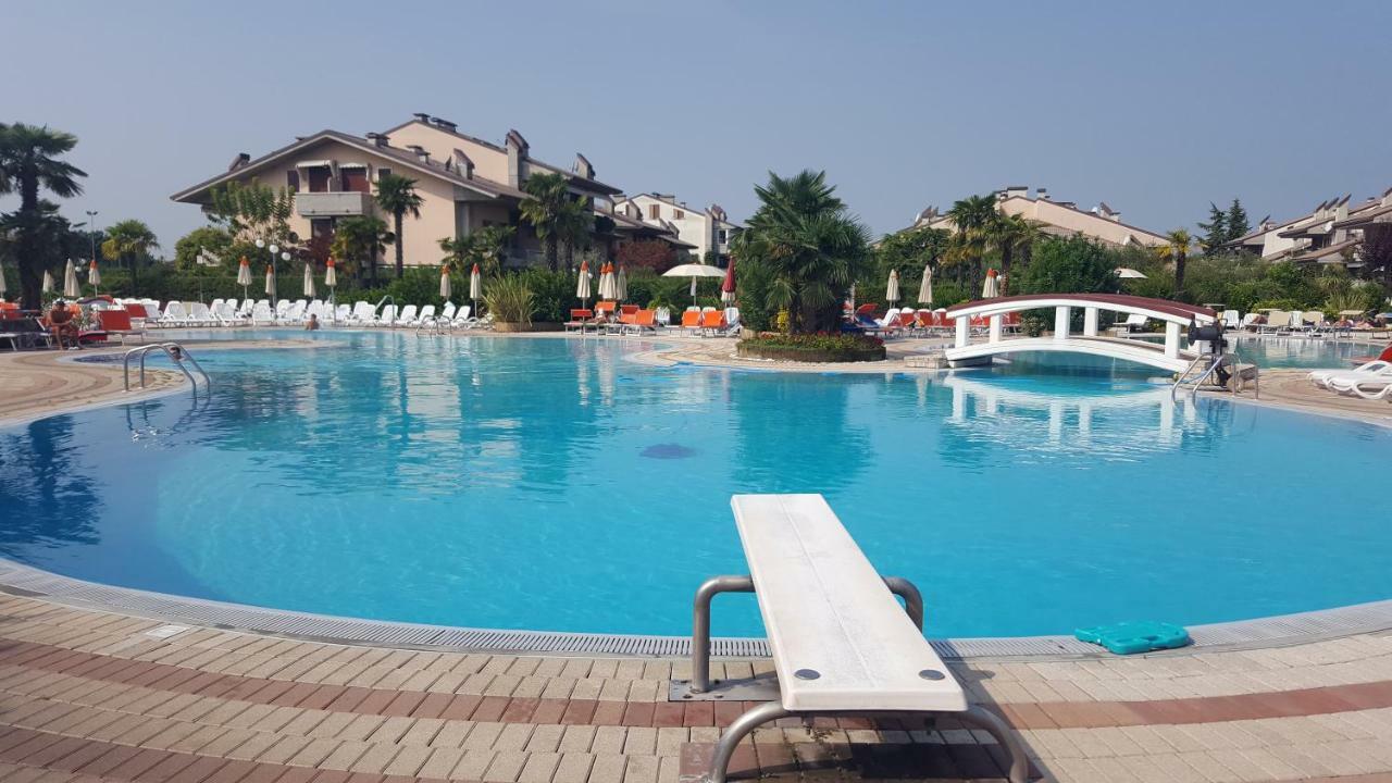 Appartamento Michele Tre Piscine Caraibiche Desenzano Del Garda Exterior foto